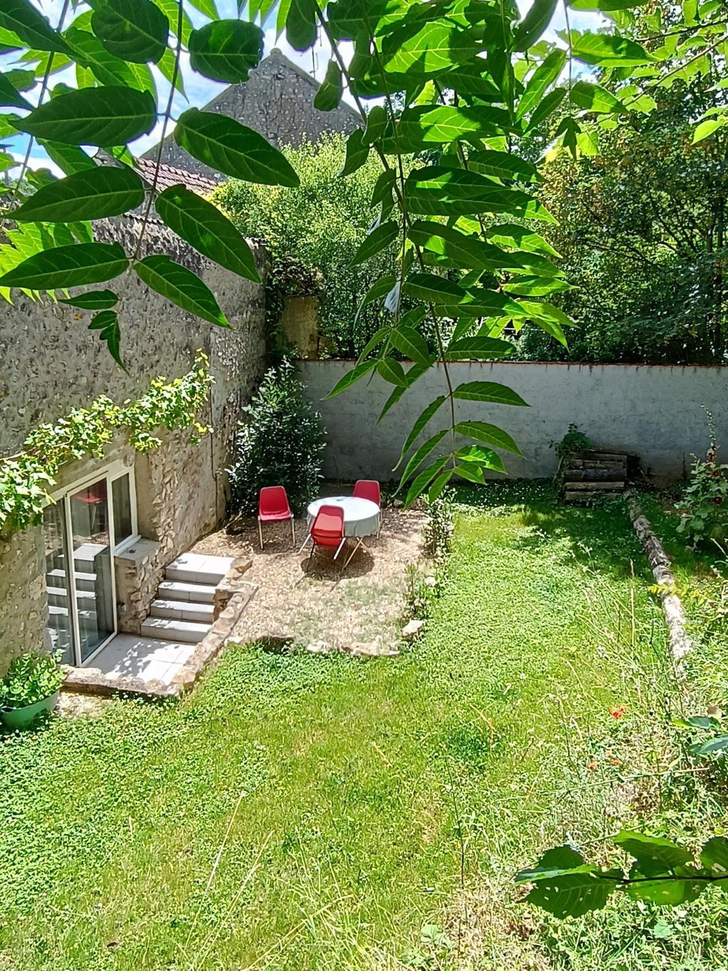 Logement Entier Dans Village Calme Guillerval Exterior photo
